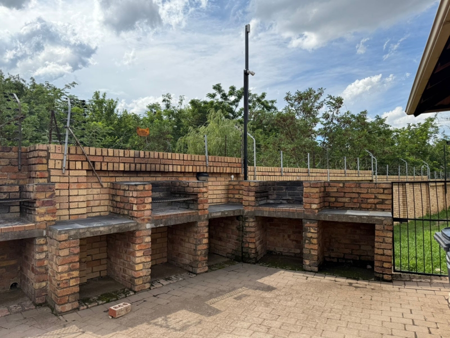 To Let 2 Bedroom Property for Rent in Noordwyk Gauteng