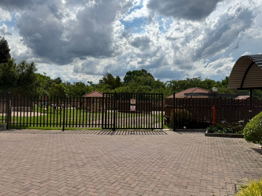 To Let 2 Bedroom Property for Rent in Noordwyk Gauteng