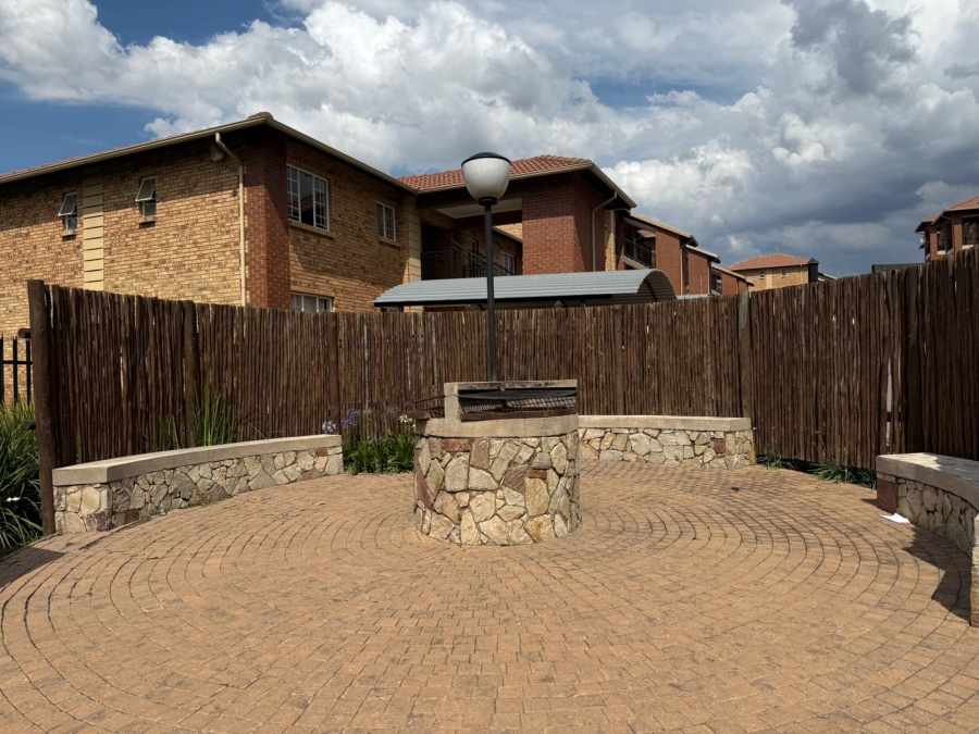 To Let 2 Bedroom Property for Rent in Noordwyk Gauteng