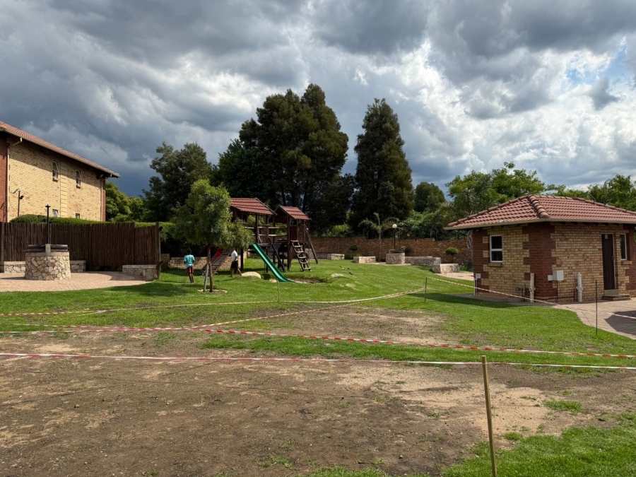 To Let 2 Bedroom Property for Rent in Noordwyk Gauteng