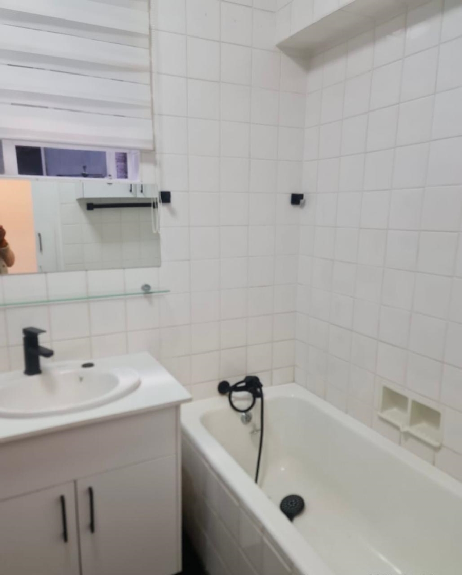 To Let 2 Bedroom Property for Rent in Illovo Gauteng