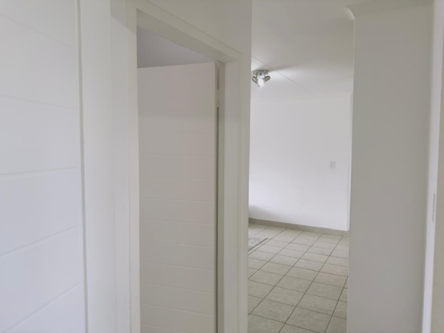 To Let 4 Bedroom Property for Rent in Monavoni Gauteng