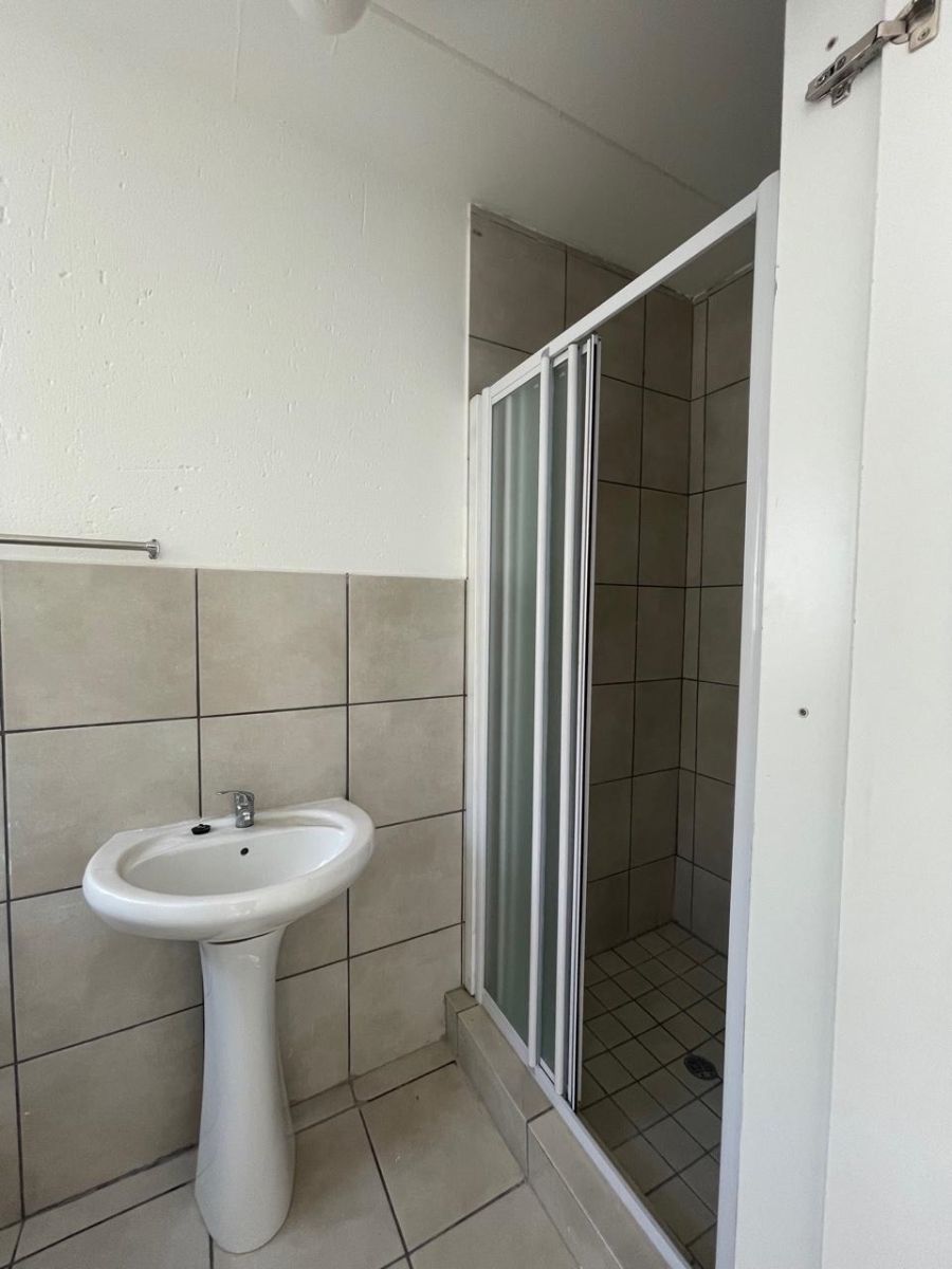 To Let 2 Bedroom Property for Rent in Princess A H Gauteng