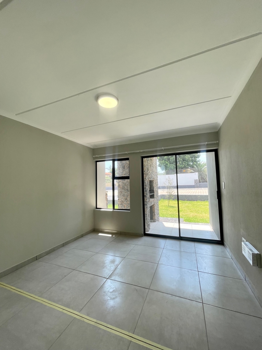 To Let 2 Bedroom Property for Rent in Glen Marais Gauteng