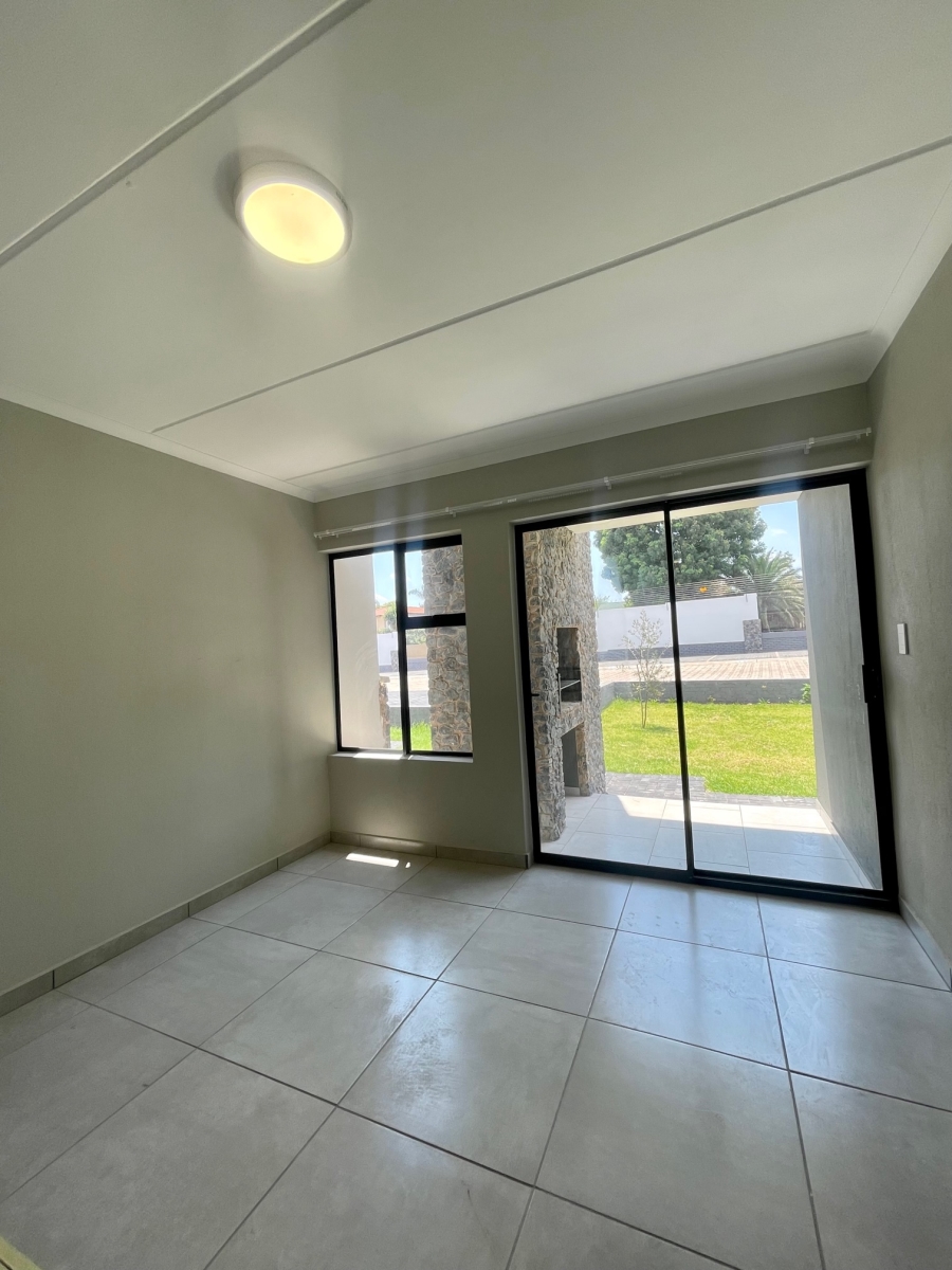 To Let 2 Bedroom Property for Rent in Glen Marais Gauteng
