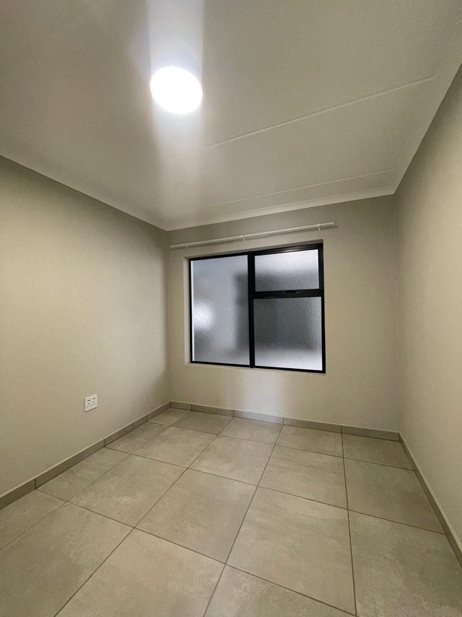 To Let 2 Bedroom Property for Rent in Glen Marais Gauteng