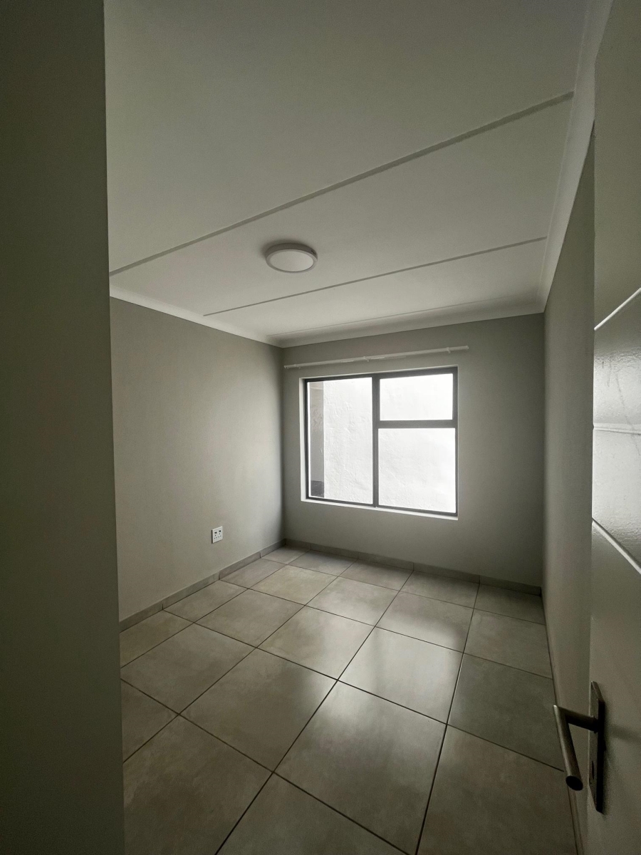 To Let 2 Bedroom Property for Rent in Glen Marais Gauteng