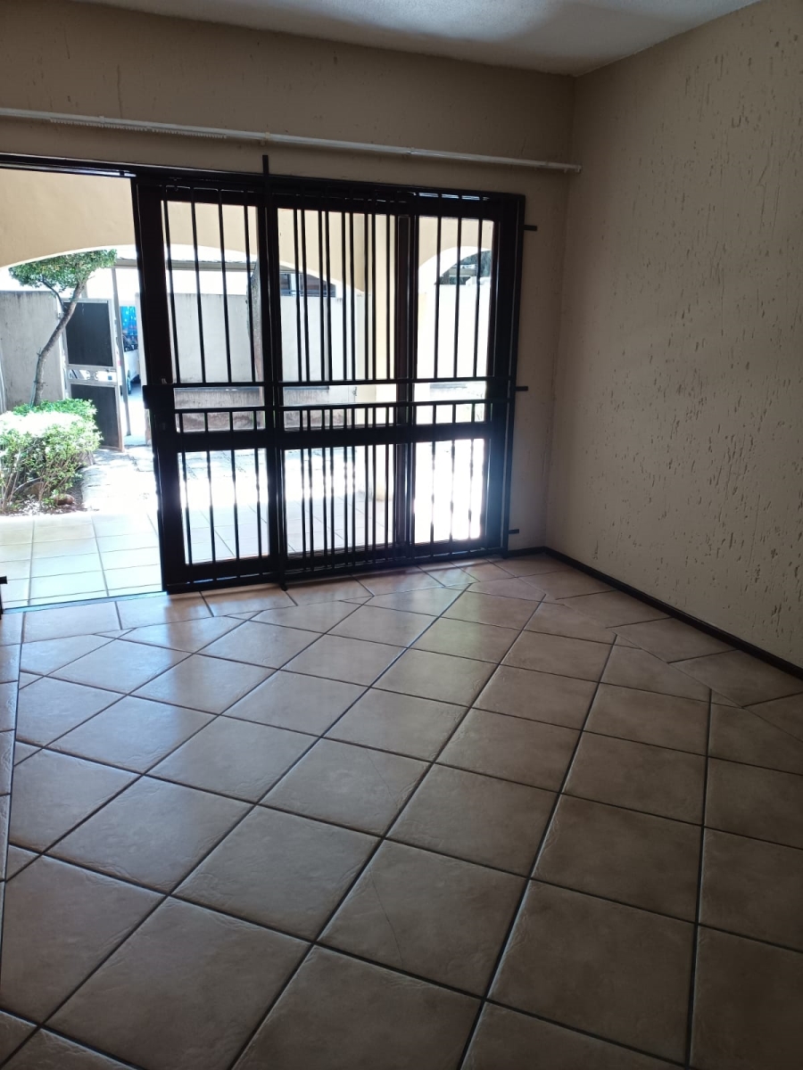 To Let 1 Bedroom Property for Rent in Lonehill Gauteng