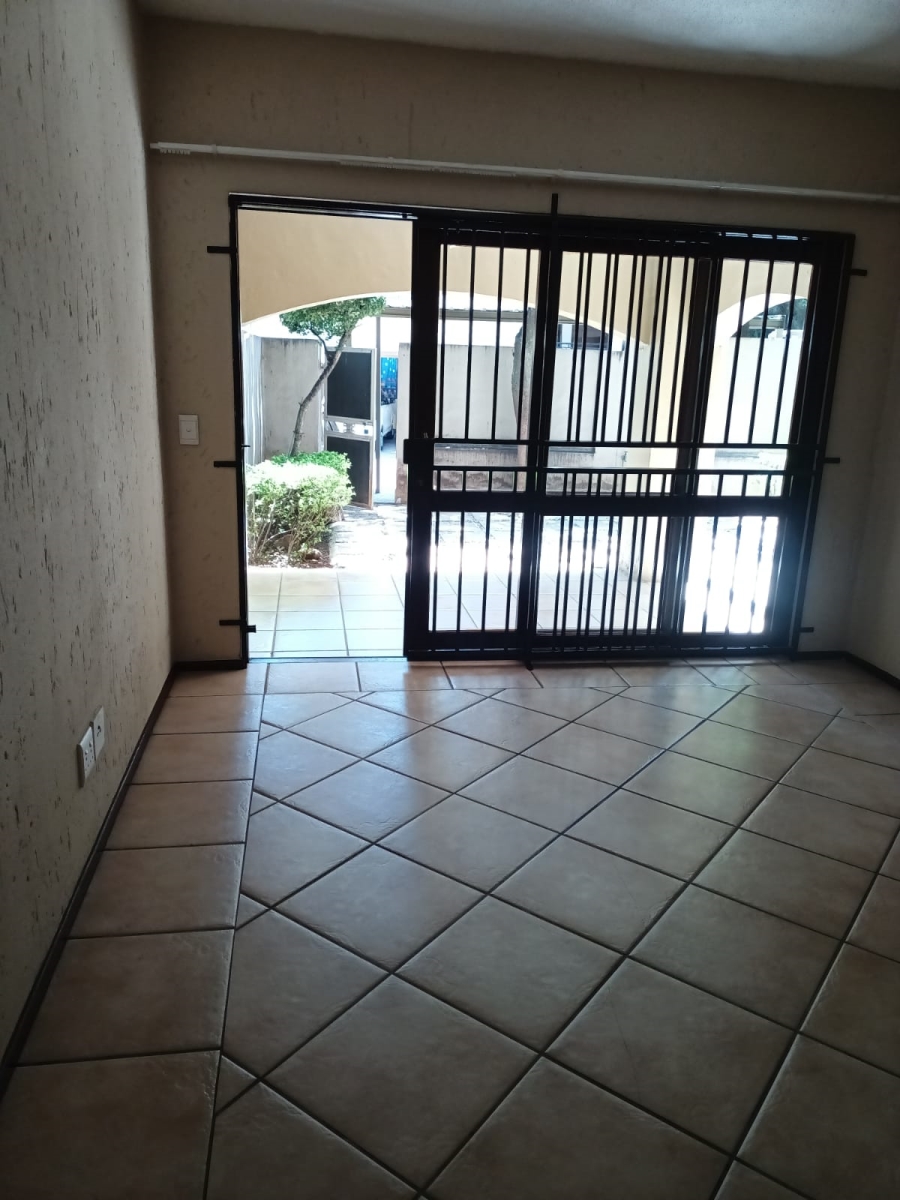 To Let 1 Bedroom Property for Rent in Lonehill Gauteng