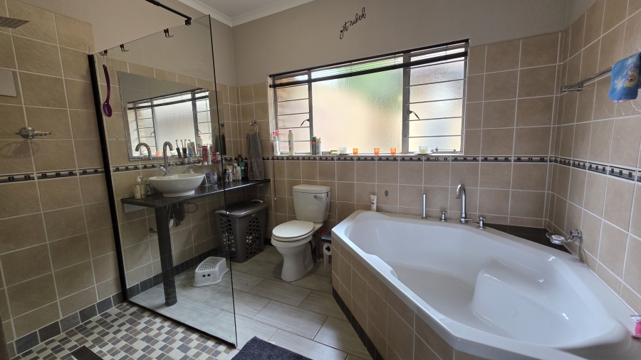 3 Bedroom Property for Sale in Garsfontein Gauteng