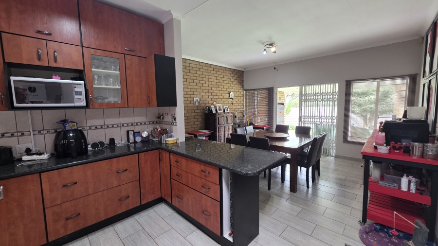 3 Bedroom Property for Sale in Garsfontein Gauteng