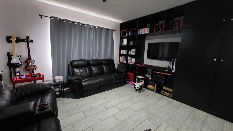 3 Bedroom Property for Sale in Garsfontein Gauteng