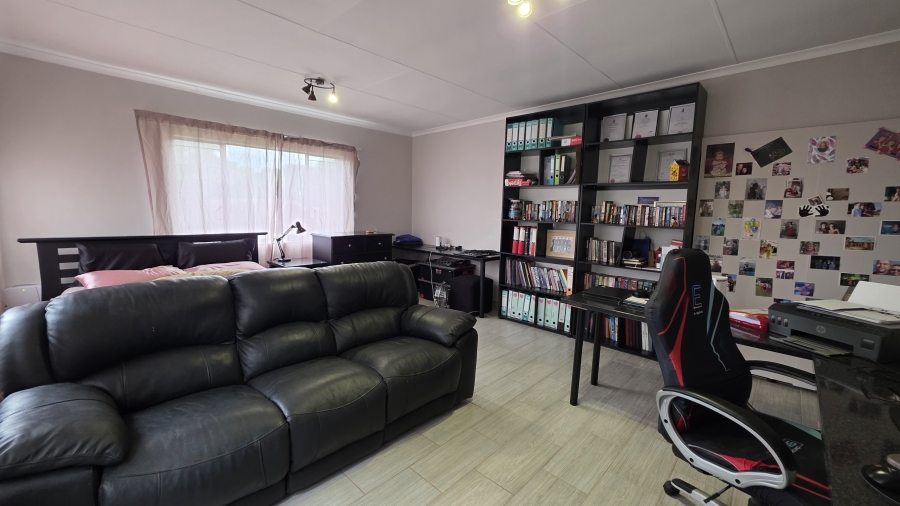 3 Bedroom Property for Sale in Garsfontein Gauteng