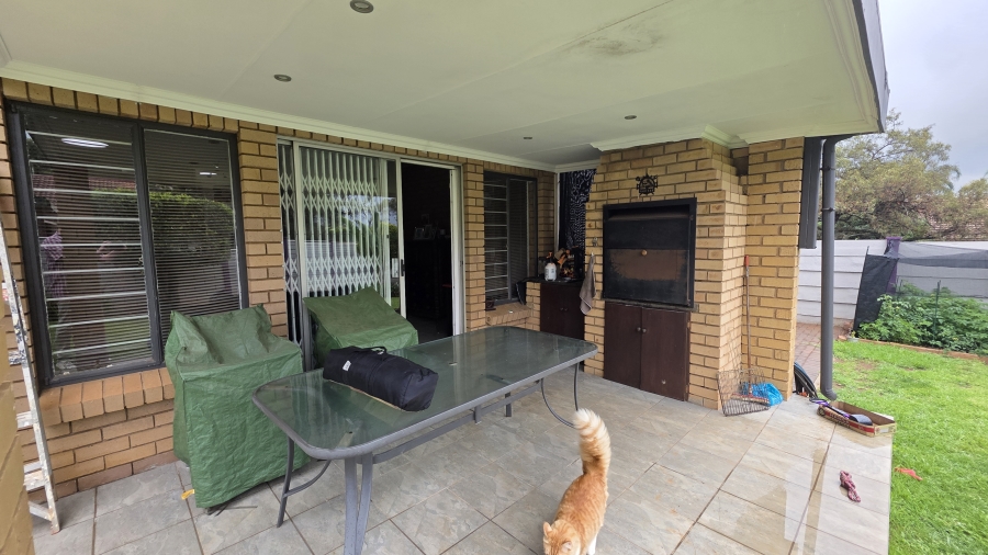 3 Bedroom Property for Sale in Garsfontein Gauteng