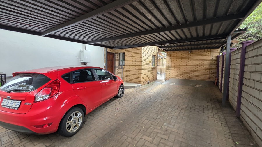 3 Bedroom Property for Sale in Garsfontein Gauteng