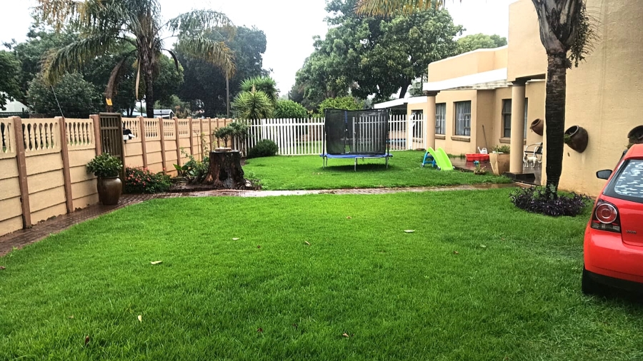 4 Bedroom Property for Sale in Edleen Gauteng