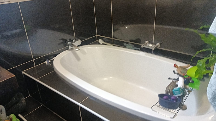 4 Bedroom Property for Sale in Edleen Gauteng