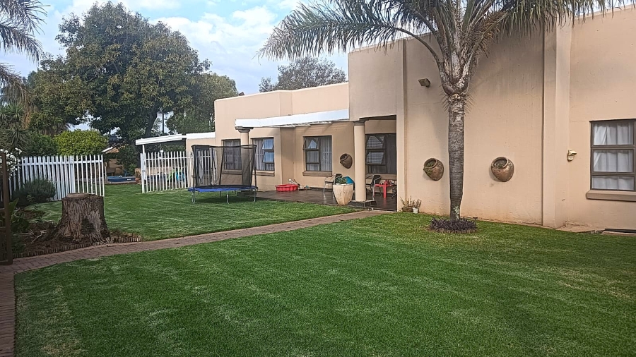 4 Bedroom Property for Sale in Edleen Gauteng