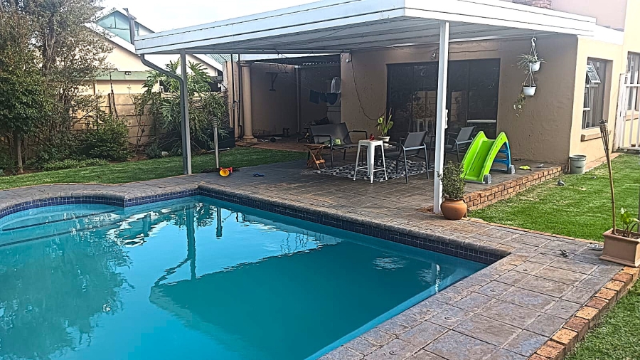 4 Bedroom Property for Sale in Edleen Gauteng