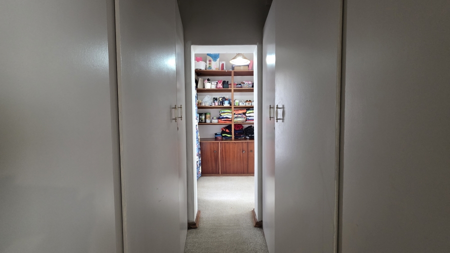 4 Bedroom Property for Sale in Waterkloof Glen Gauteng