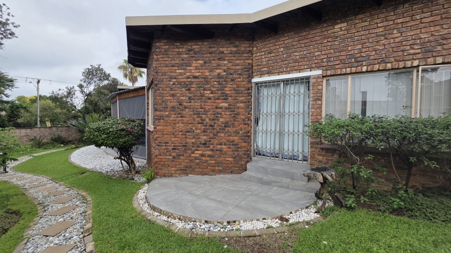 4 Bedroom Property for Sale in Waterkloof Glen Gauteng