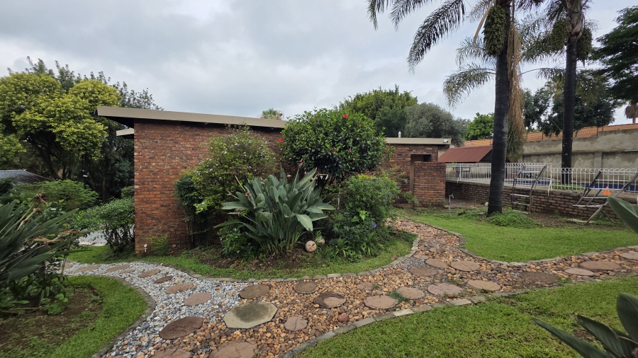4 Bedroom Property for Sale in Waterkloof Glen Gauteng