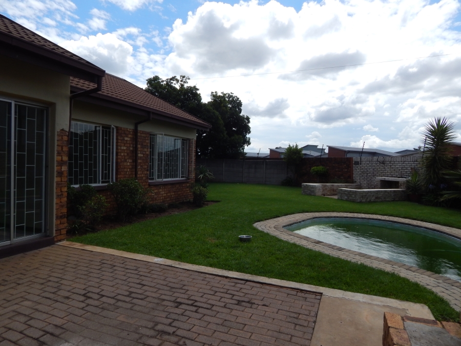 3 Bedroom Property for Sale in Rietvalleirand Gauteng