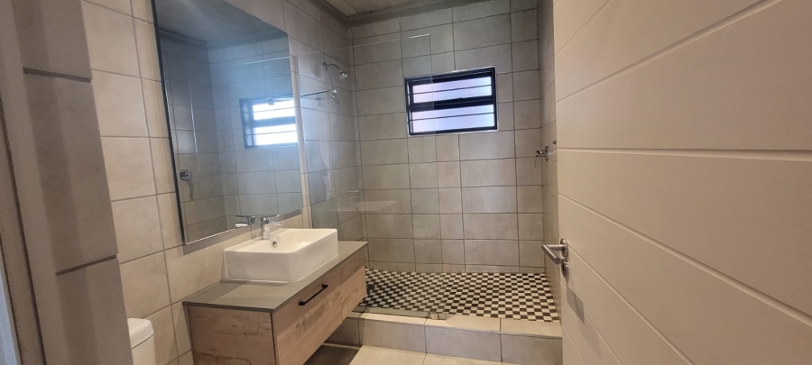 To Let 2 Bedroom Property for Rent in Six Fountains Estate Gauteng