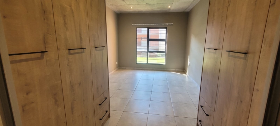 To Let 2 Bedroom Property for Rent in Six Fountains Estate Gauteng