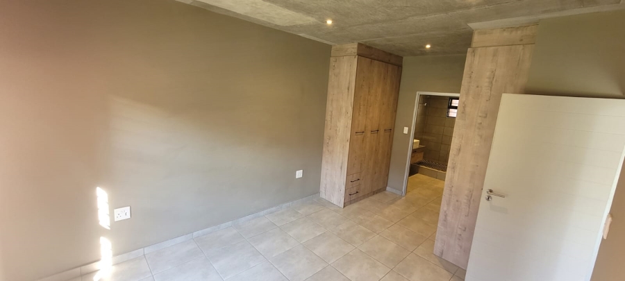 To Let 2 Bedroom Property for Rent in Six Fountains Estate Gauteng