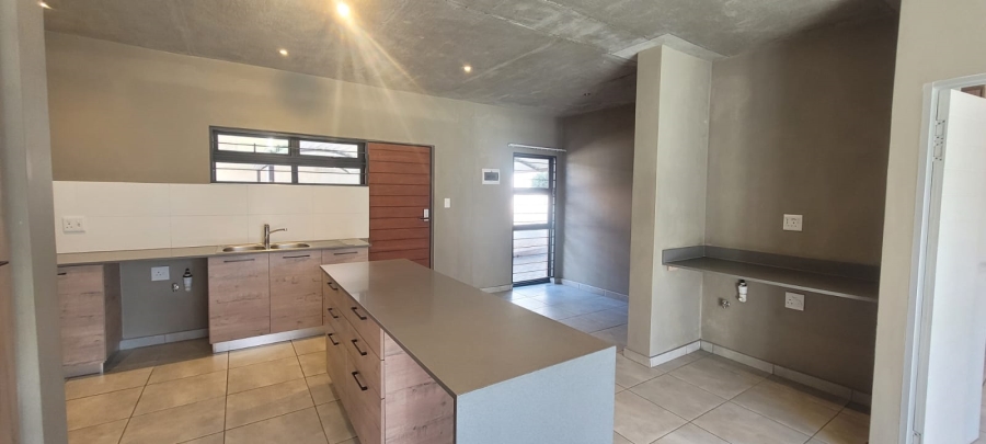 To Let 2 Bedroom Property for Rent in Six Fountains Estate Gauteng