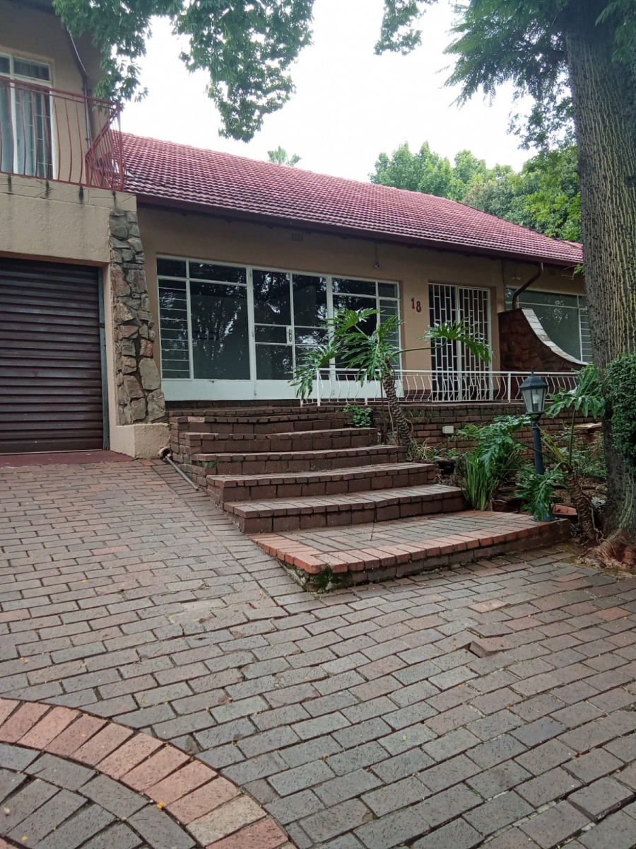 5 Bedroom Property for Sale in Constantia Kloof Gauteng