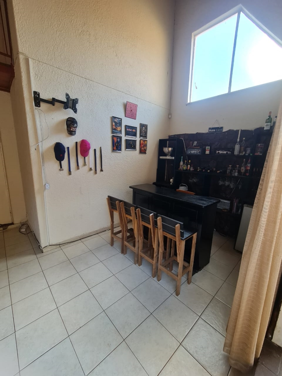 5 Bedroom Property for Sale in Constantia Kloof Gauteng