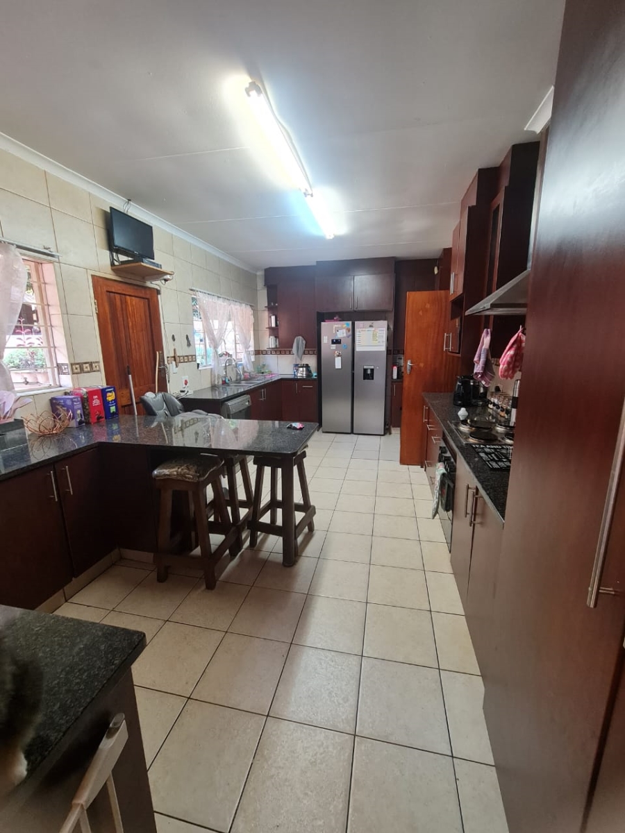 5 Bedroom Property for Sale in Constantia Kloof Gauteng