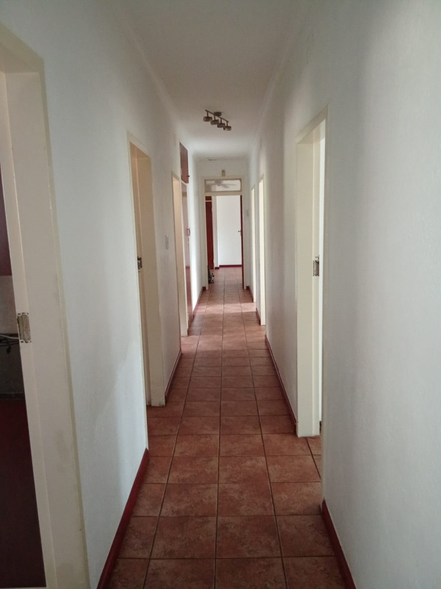 5 Bedroom Property for Sale in Constantia Kloof Gauteng