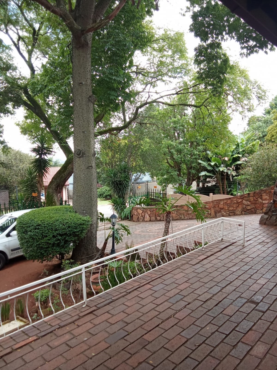 5 Bedroom Property for Sale in Constantia Kloof Gauteng