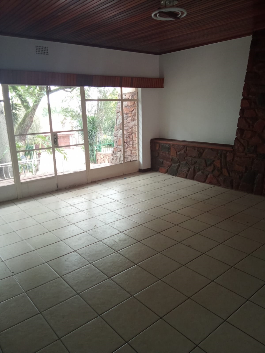 5 Bedroom Property for Sale in Constantia Kloof Gauteng