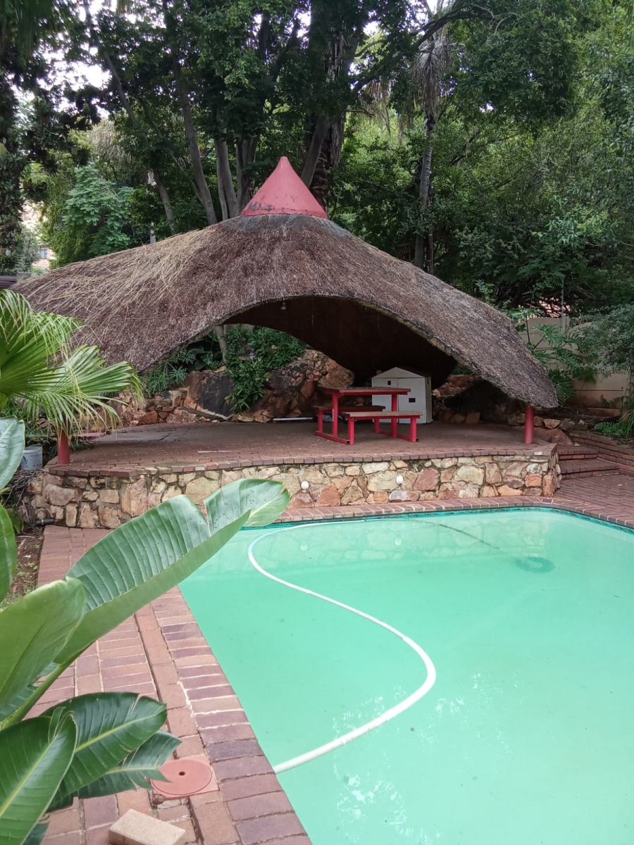 5 Bedroom Property for Sale in Constantia Kloof Gauteng