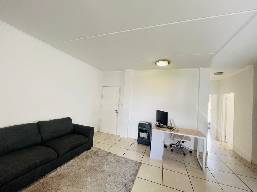 To Let 3 Bedroom Property for Rent in Petervale Gauteng