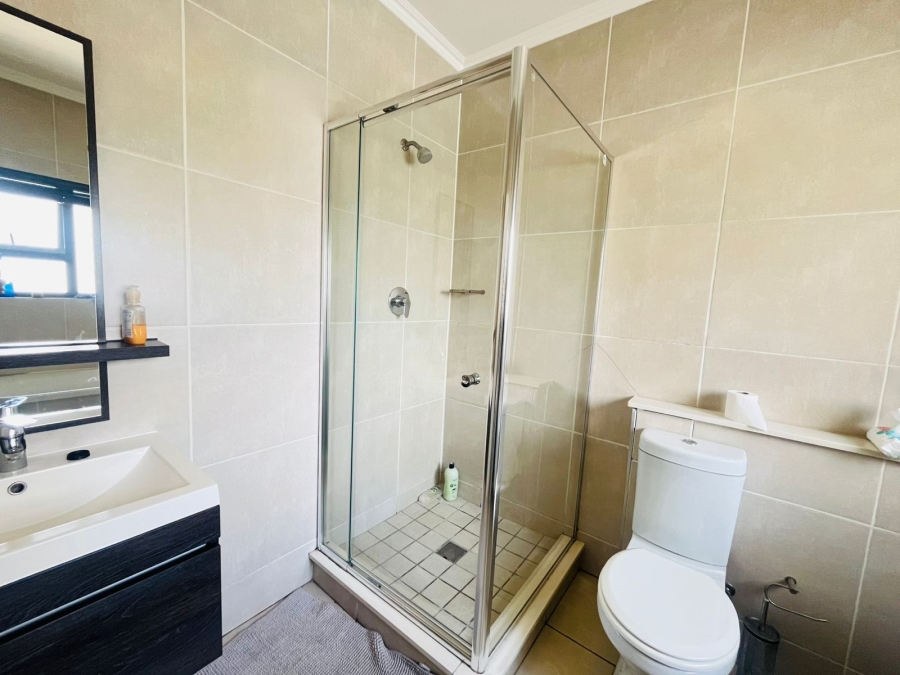 To Let 3 Bedroom Property for Rent in Petervale Gauteng