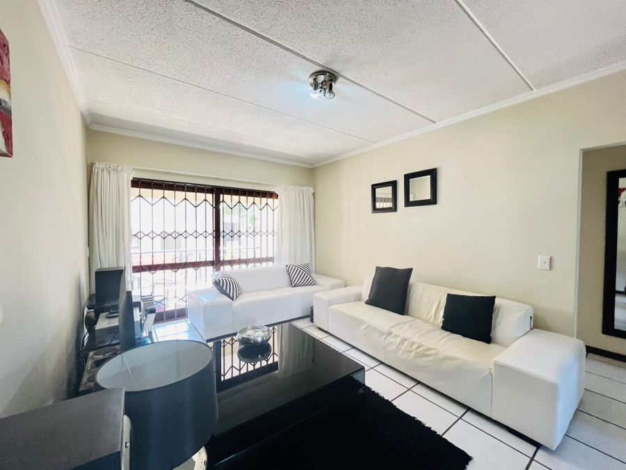 To Let 2 Bedroom Property for Rent in Fourways Gauteng
