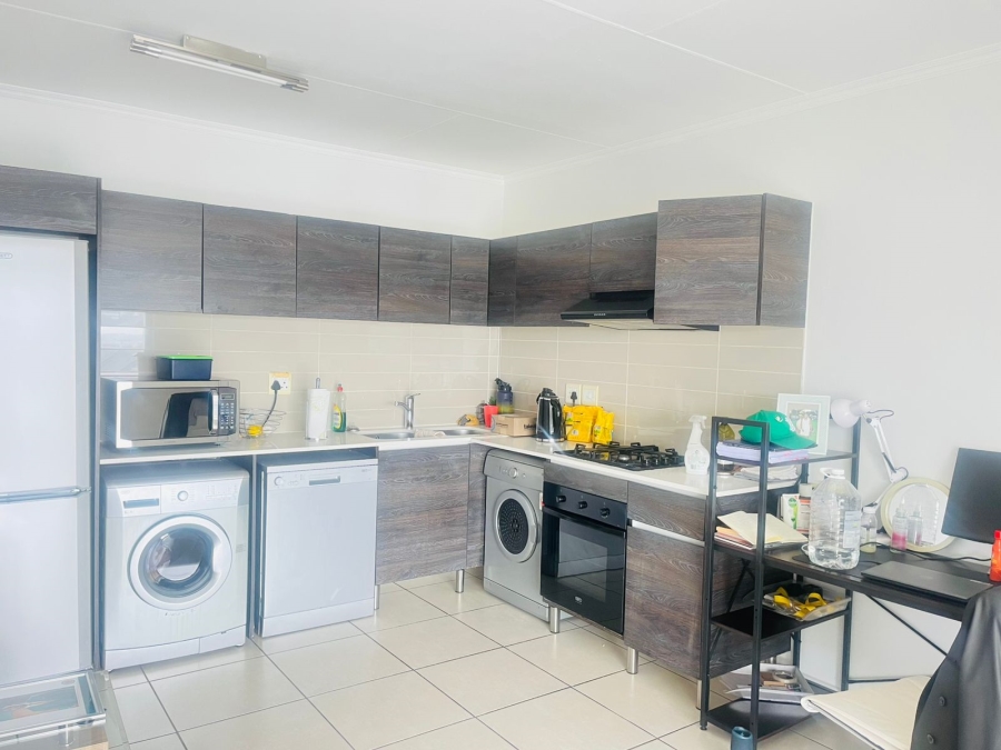 To Let 1 Bedroom Property for Rent in Petervale Gauteng
