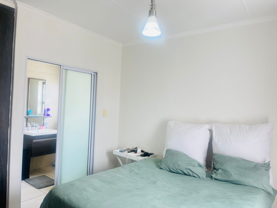 To Let 1 Bedroom Property for Rent in Petervale Gauteng