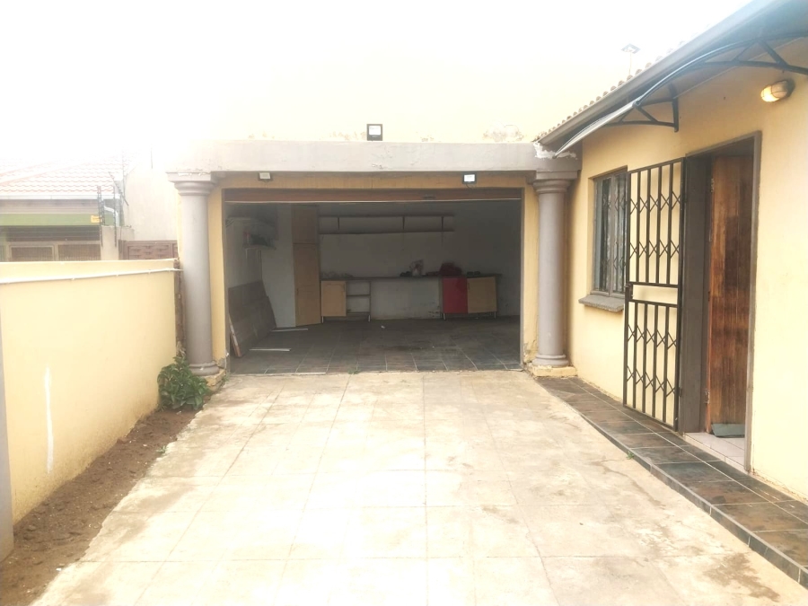 3 Bedroom Property for Sale in Windmill Park Gauteng