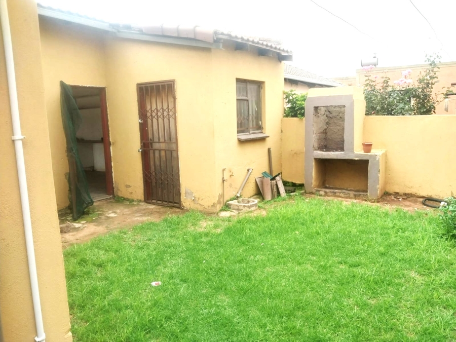 3 Bedroom Property for Sale in Windmill Park Gauteng