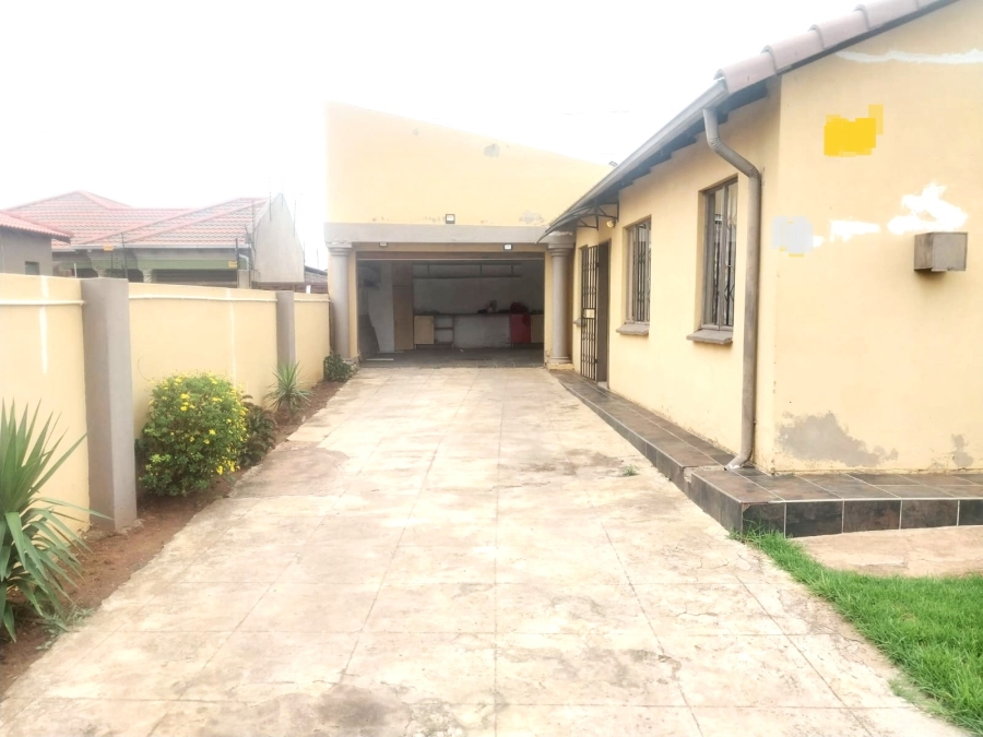 3 Bedroom Property for Sale in Windmill Park Gauteng