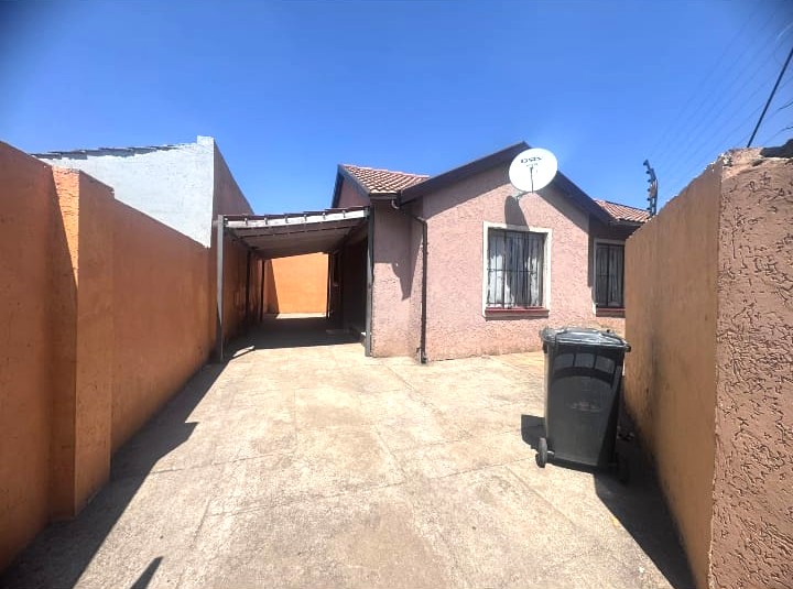 3 Bedroom Property for Sale in Clayville Gauteng