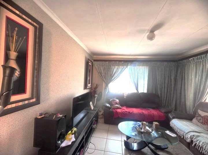 3 Bedroom Property for Sale in Clayville Gauteng