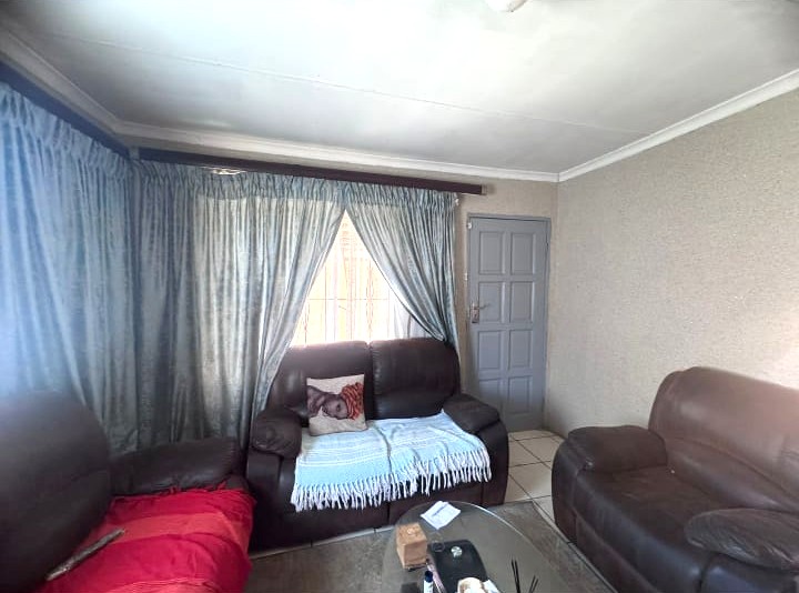 3 Bedroom Property for Sale in Clayville Gauteng