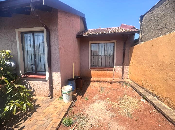 3 Bedroom Property for Sale in Clayville Gauteng